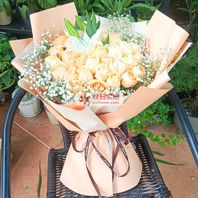 郴州33朵香槟玫瑰百合，心里永远是你